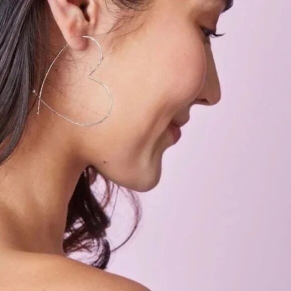 Stella & Dot Silver Hammered Wire Heart Hoop Earrings 2” - Picture 4 of 6